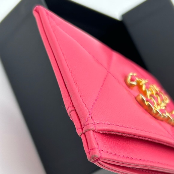 (SOLD) Chanel Lambskin Quilted Chanel 19 Card Holder Rose - Picture 7 of 16